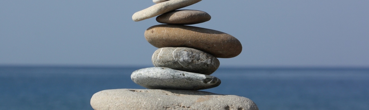 Fotografie eins ausbalancierten Steinstapels