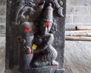 Relief im Kacchapeśvara-Tempel in Kanchipuram
