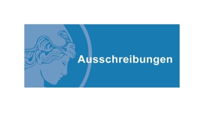 Vor blauem Hintergrund ist in hellem blau die Akademie-Athene im Profil abgebildet. Daneben steht in weiß "Ausschreibungen"