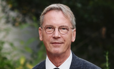 Kopfporträt von Hans-Georg Kräusslich in Frontalansicht.