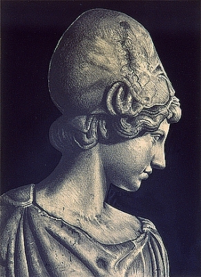  Bild der Athenen als Göttin der Wissenschaft im Seitenprofil