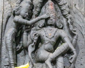 Covering the Sacred Eyes of Śiva, a panel at the Ekāmbaranātha temple, Kanchipuram