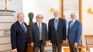 Gruppenbild mit Präsidenten Schneidmüller und Soomere sowie Jaan Undusk und Matthias Kind