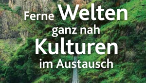 Werbebild zum Akademietag zeigt eine Hängebrücke über einer Schlucht in den Bergen. Ein Spruch prangt über dem Bild: Ferne Welten ganz nah, Kulturen im Austausch.