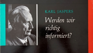 Schwarzes Plattencover mit Seitenporträt von Karl Jaspers Kopf. Weiße Schrift oben "Stimme der Wissenschaft" darunter: "Karl Jaspers: Werden wir richtig informiert?"