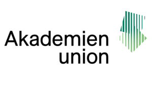 Logo der Akademienunion. Zwei ineinander greifende grüne Würfel mit schwarzer Schrift Linken.